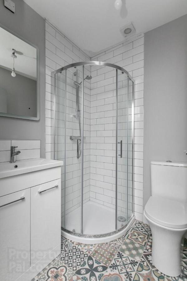 Central Belfast Modern Apartment Great Location Free Parking Exterior foto